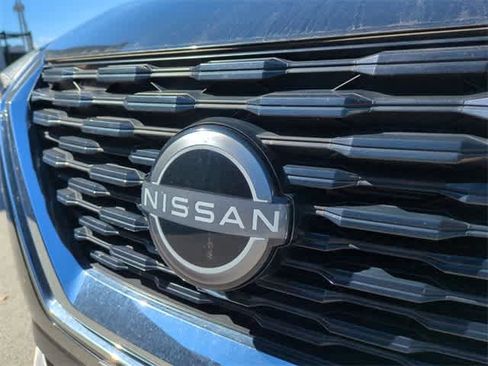 Used 2023 Nissan Rogue SV image 12