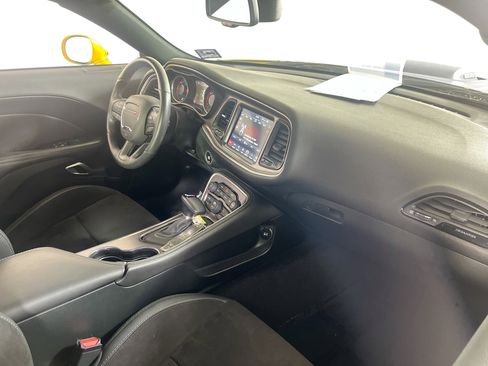 Used 2018 Dodge Challenger R/T Plus image 27