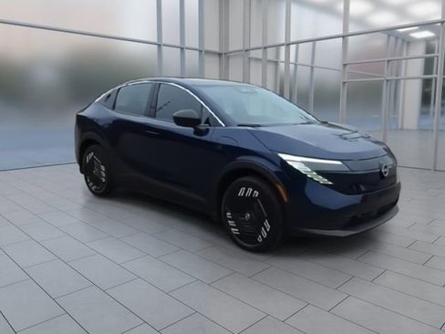 New 2026 Nissan Leaf FWD image 2