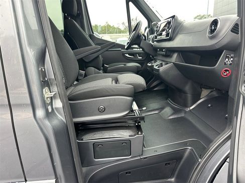 Used 2023 Mercedes-Benz Sprinter 2500 image 14