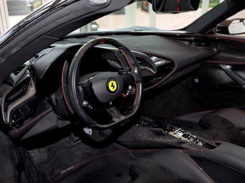 Used 2022 Ferrari SF90 Spider image 17