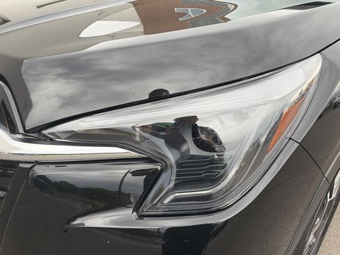 Used 2024 Subaru Ascent Touring AWD/4WD image 9