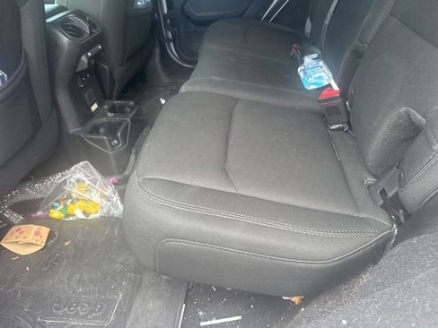 Used 2018 Jeep Wrangler Unlimited Sahara image 13