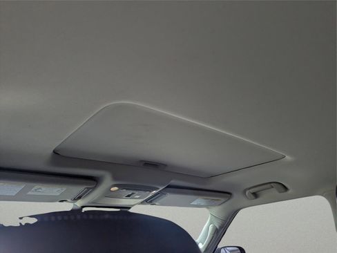 Used 2021 Nissan Armada SL w/ Captain's Chairs Package image 17