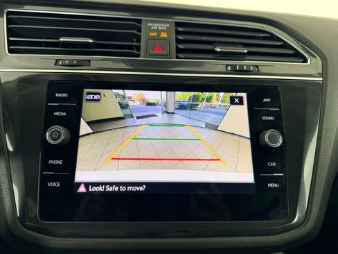 Used 2022 Volkswagen Tiguan SE image 30
