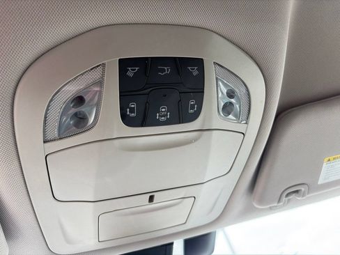 Used 2018 Chrysler Pacifica Touring-L Plus FWD image 30