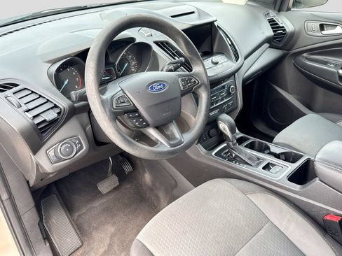Used 2018 Ford Escape SE w/ SE Sync 3 Package FWD image 2