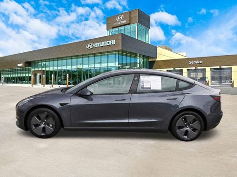 Used 2023 Tesla Model 3 Standard Range image 9