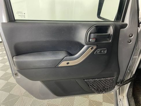 Used 2017 Jeep Wrangler Unlimited Sahara AWD/4WD image 10