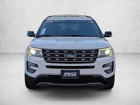 Used 2017 Ford Explorer XLT FWD image 2