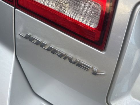 Used 2014 Dodge Journey SXT w/ Flexible Seating Group image 9