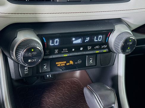 Used 2019 Toyota RAV4 Limited FWD image 24