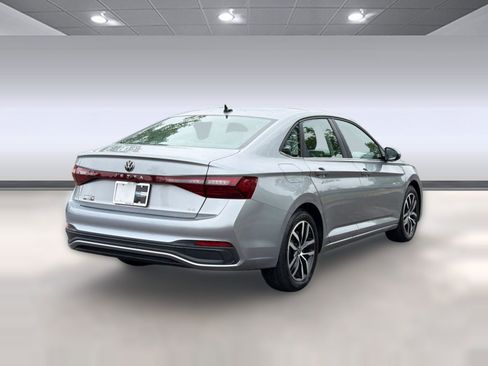 Used 2025 Volkswagen Jetta SE FWD image 9