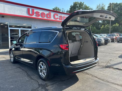 Used 2021 Chrysler Pacifica Limited w/ Premium & Safety Sphere Group AWD/4WD image 18