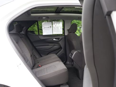 Used 2023 Chevrolet Equinox LT AWD/4WD image 48