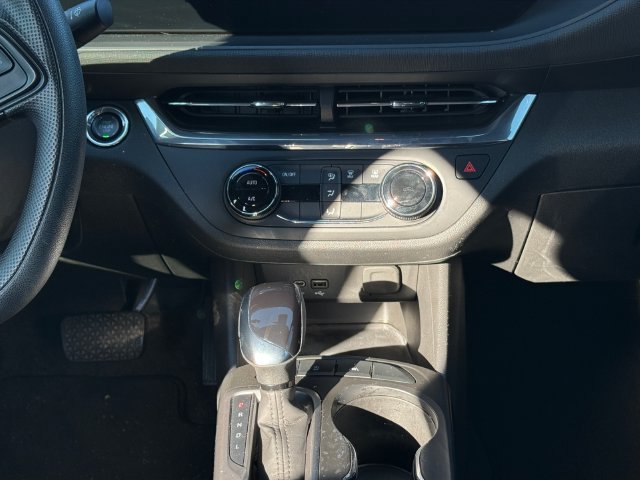 Used 2025 Buick Envista Preferred FWD image 17