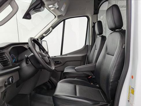Used 2022 Ford E-Transit Medium Roof image 13
