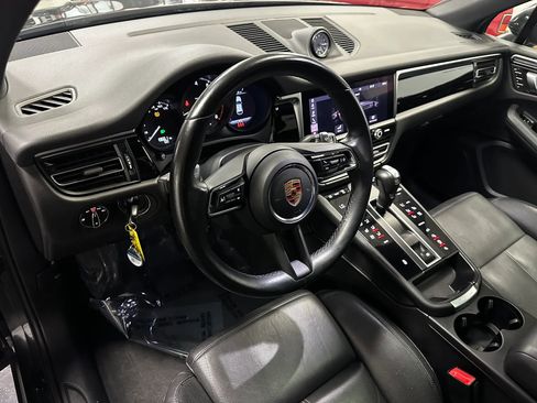 Used 2023 Porsche Macan Turbo AWD/4WD image 8