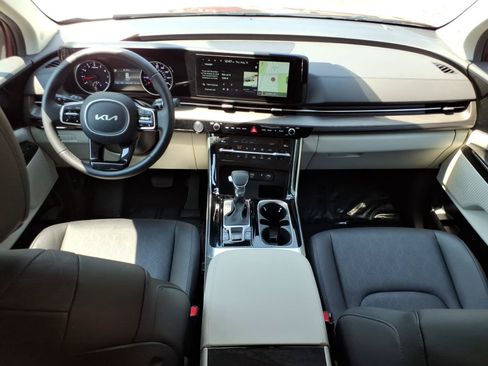 Used 2024 Kia Carnival EX FWD image 28