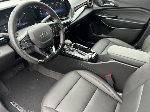 Used 2025 Chevrolet Trax RS w/ Driver Confidence Package image 10