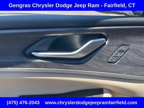 Used 2023 Jeep Grand Cherokee Limited AWD/4WD image 39