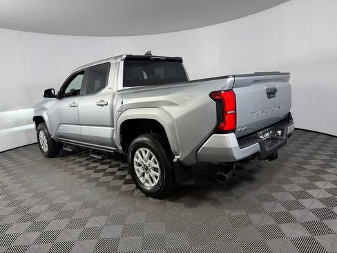 Used 2025 Toyota Tacoma SR5 AWD/4WD image 8