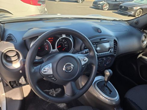 Used 2016 Nissan Juke S FWD image 9