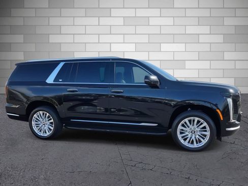 Used 2025 Cadillac Escalade ESV Premium Luxury w/ LPO, Floor Liner Package image 6