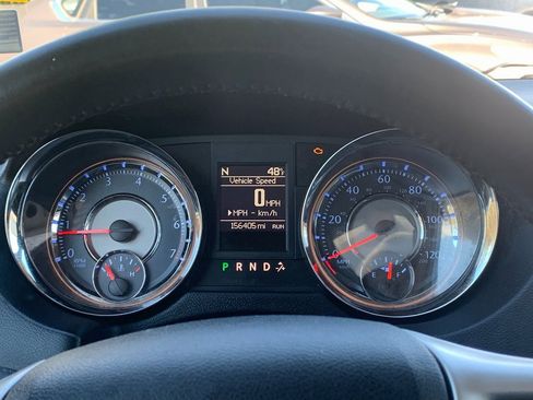 Used 2014 Chrysler Town & Country Touring image 13