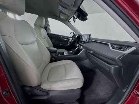 Used 2021 Toyota RAV4 XLE w/ XLE Grade Weather Package AWD/4WD image 30