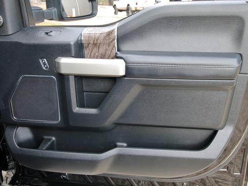 Used 2017 Ford F350 Lariat w/ Lariat Ultimate Package image 40