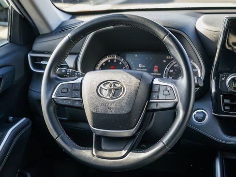 Used 2022 Toyota Highlander XLE image 16