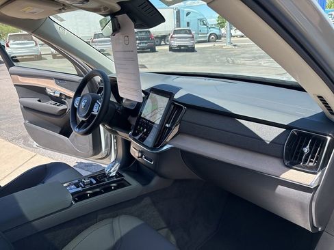 Used 2025 Volvo XC90 B6 Plus AWD/4WD image 34
