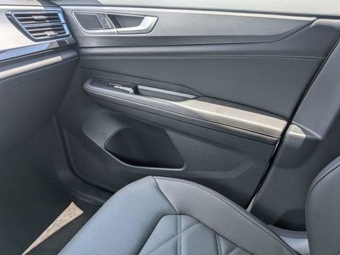 Certified 2025 Volkswagen Atlas Cross Sport SE FWD image 17