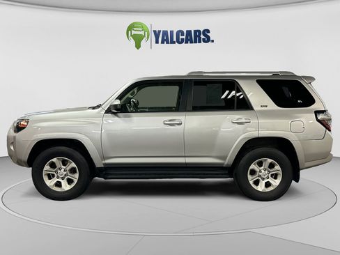 Used 2016 Toyota 4Runner SR5 AWD/4WD image 2