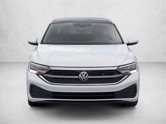 Used 2023 Volkswagen Jetta SE w/ Panoramic Sunroof Package FWD video 2