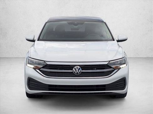 Used 2023 Volkswagen Jetta SE w/ Panoramic Sunroof Package FWD image 2