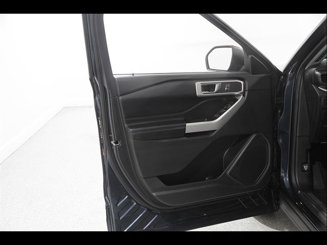 Certified 2022 Ford Explorer XLT w/ Equipment Group 202A AWD/4WD image 5