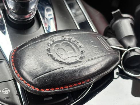 Used 2021 Bentley Bentayga AWD/4WD image 51