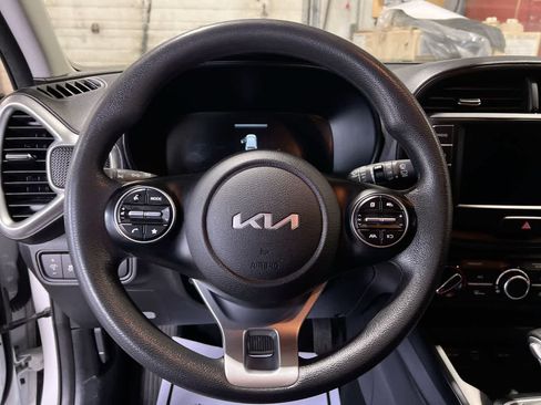Used 2023 Kia Soul S FWD image 14