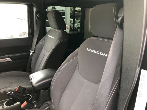 Used 2015 Jeep Wrangler Unlimited Rubicon w/ Connectivity Group image 13
