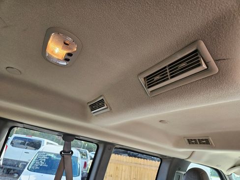 Used 2017 Chevrolet Express 3500 LS image 21