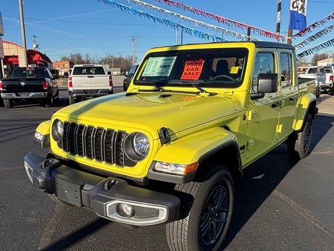 Certified 2024 Jeep Gladiator Sport AWD/4WD image 2