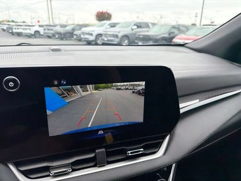 Used 2025 Chevrolet Equinox LT FWD image 18