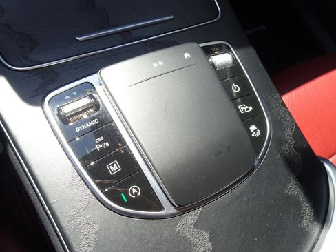 Used 2021 Mercedes-Benz GLC 300 4MATIC image 21