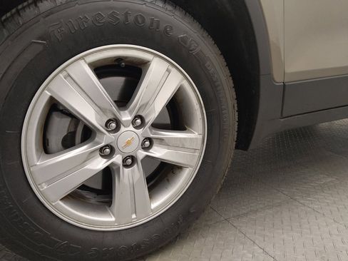 Used 2022 Chevrolet Trax LT w/ LT Convenience Package image 31