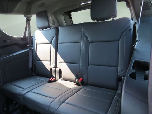 Certified 2022 Chevrolet Suburban Z71 AWD/4WD image 15