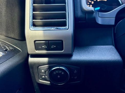 Used 2015 Ford F150 Lariat image 37