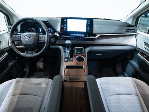 Used 2023 Toyota Sienna LE image 14