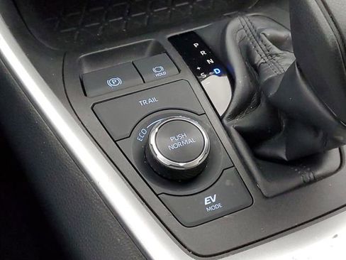 Used 2022 Toyota RAV4 XLE image 26